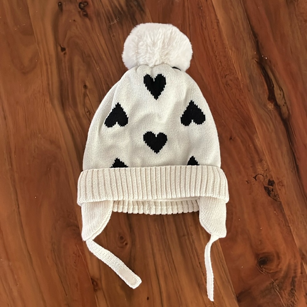 Baby GAP Sherpa lined black and white hat beanie with hearts